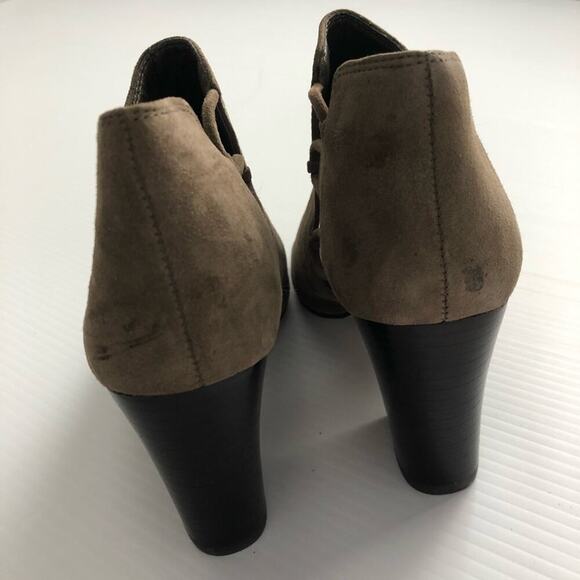 New! Tahari peep toe block heel bootie NWOT - Picture 5 of 12